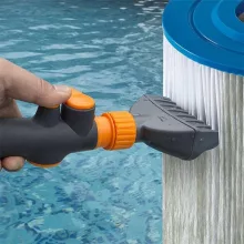 Curățarea piscinei
