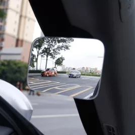 Oglindă retrovizoare reglabilă la 360°