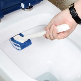 Curățător WC, curățare sub marginea WC-ului