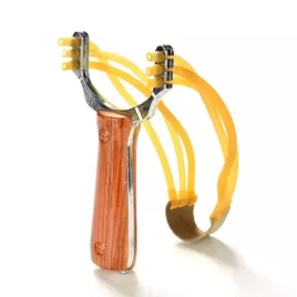   Prăștie extra puternică cu trei benzi de cauciuc, cu mâner cu aspect de lemn