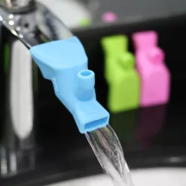 Adaptor din silicon pentru robinet extins