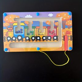 Puzzle labirint de cale ferată din lemn magnetic