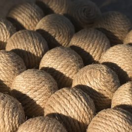 4 Bile Naturale, Realizate Manual pentru Pisici