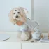 Haină confortabilă pentru animale de companie, cu medalion și posibilitate de atașare a lesei