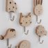 2 cârlige autoadezive din lemn cu model de animale