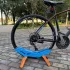 Suport de parcare ajustabil pentru biciclete - Stand de expunere din plastic durabil, montat pe podea, pentru biciclete de șosea și munte cu suport sigur pentru picioare Negru