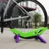 Suport de parcare ajustabil pentru biciclete - Stand de expunere din plastic durabil, montat pe podea, pentru biciclete de șosea și munte cu suport sigur pentru picioare Negru