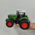 Tractor de jucărie cu opt roți simulată